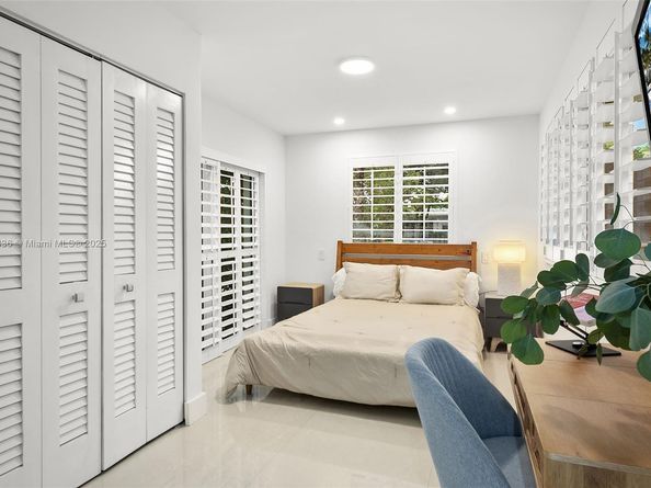 865 W 47th St, Miami Beach FL 33140