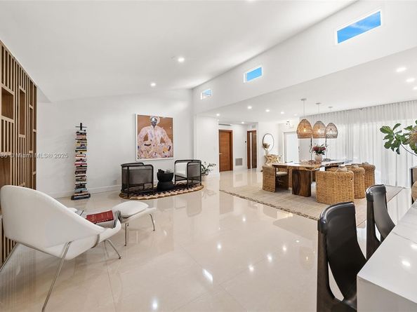 865 W 47th St, Miami Beach FL 33140