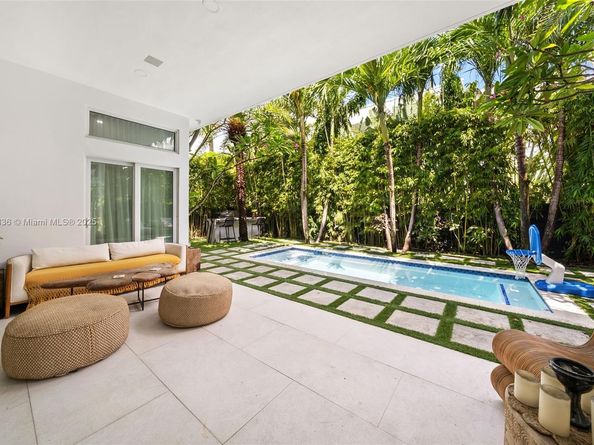 865 W 47th St, Miami Beach FL 33140