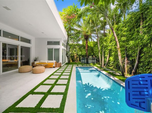 865 W 47th St, Miami Beach FL 33140