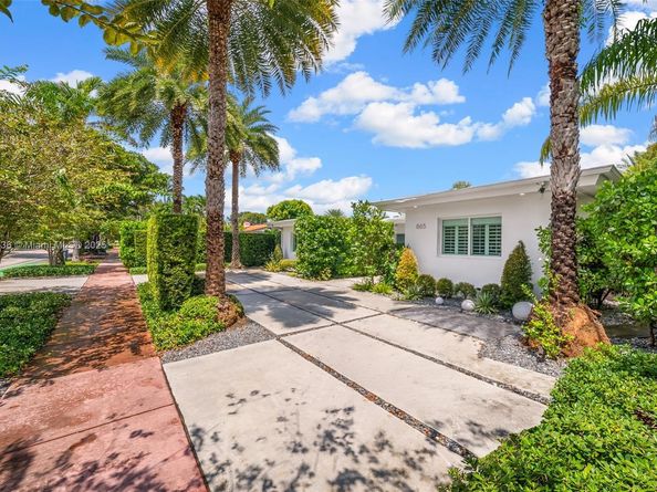 865 W 47th St, Miami Beach FL 33140