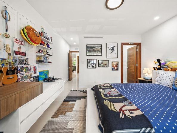 865 W 47th St, Miami Beach FL 33140