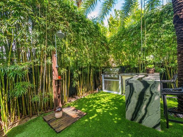 865 W 47th St, Miami Beach FL 33140