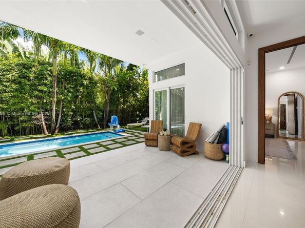865 W 47th St, Miami Beach FL 33140