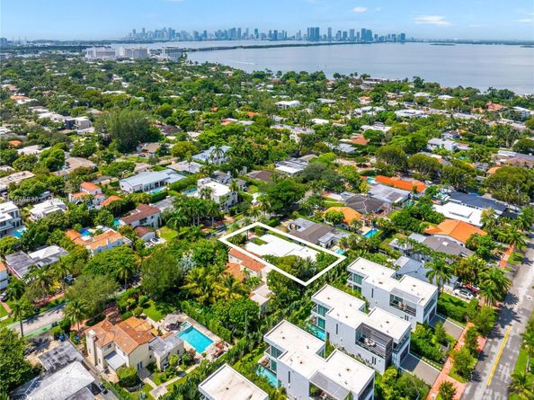 865 W 47th St, Miami Beach FL 33140