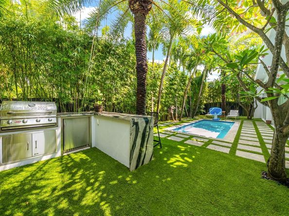 865 W 47th St, Miami Beach FL 33140