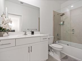 21018 NE 8th Ave 21018, Miami FL 33179