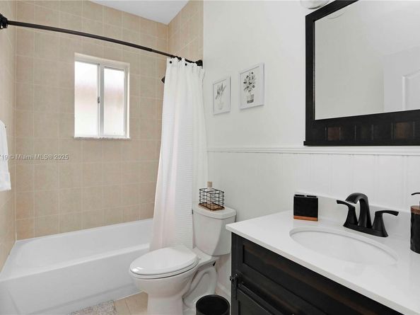 1330 NE 42nd Ave, Homestead FL 33033