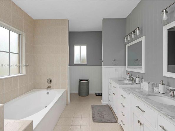 1330 NE 42nd Ave, Homestead FL 33033