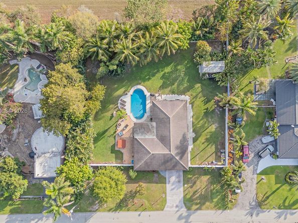 11400 Tara Dr, Plantation FL 33325