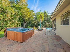 11400 Tara Dr, Plantation FL 33325