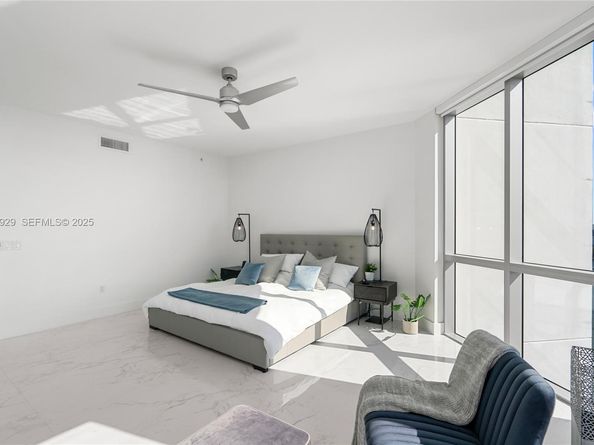 17111 Biscayne Blvd 2002, North Miami Beach FL 33160