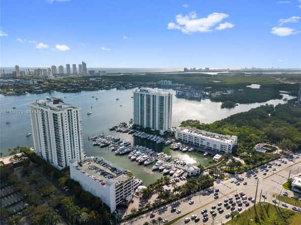 17111 Biscayne Blvd 2002, North Miami Beach FL 33160