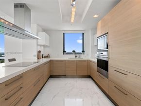 17111 Biscayne Blvd 2002, North Miami Beach FL 33160