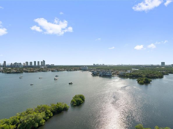 17111 Biscayne Blvd 2002, North Miami Beach FL 33160