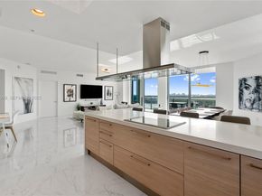 17111 Biscayne Blvd 2002, North Miami Beach FL 33160