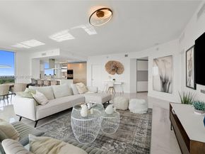 17111 Biscayne Blvd 2002, North Miami Beach FL 33160