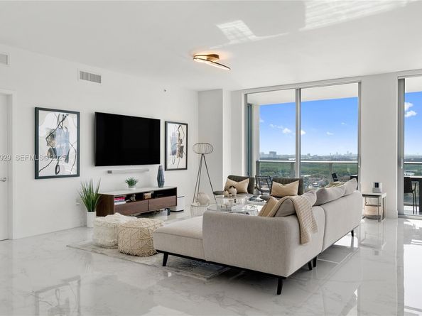 17111 Biscayne Blvd 2002, North Miami Beach FL 33160