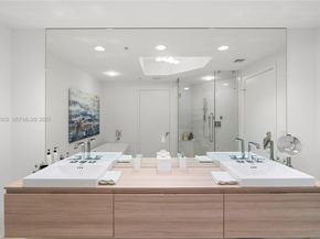 17111 Biscayne Blvd 2002, North Miami Beach FL 33160