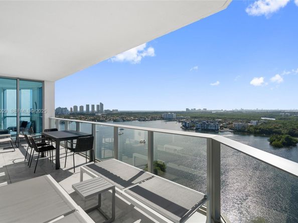 17111 Biscayne Blvd 2002, North Miami Beach FL 33160