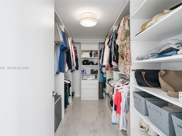 17111 Biscayne Blvd 2002, North Miami Beach FL 33160