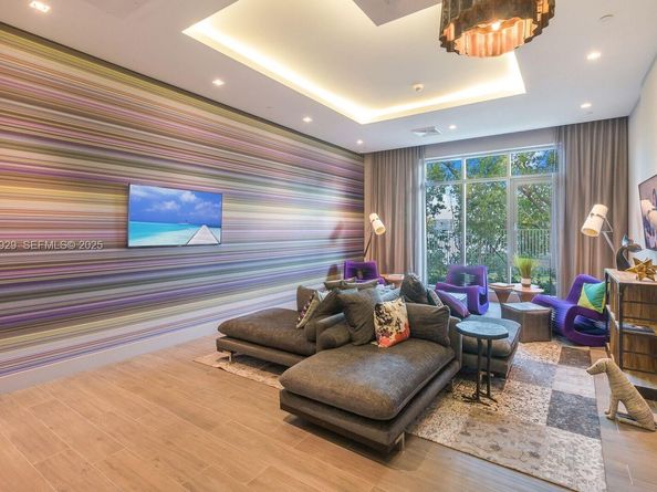 17111 Biscayne Blvd 2002, North Miami Beach FL 33160