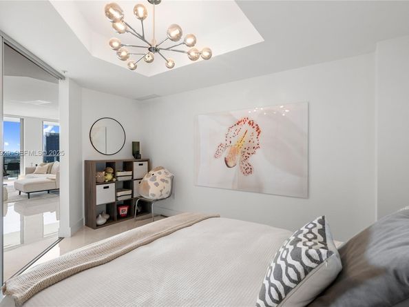 17111 Biscayne Blvd 2002, North Miami Beach FL 33160