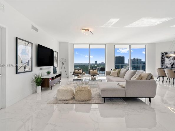 17111 Biscayne Blvd 2002, North Miami Beach FL 33160