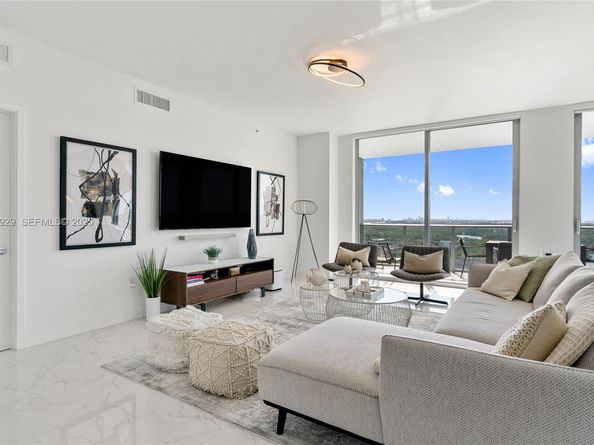 17111 Biscayne Blvd 2002, North Miami Beach FL 33160