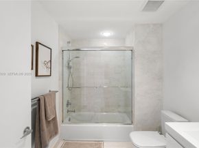 17111 Biscayne Blvd 2002, North Miami Beach FL 33160