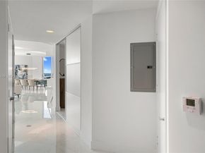 17111 Biscayne Blvd 2002, North Miami Beach FL 33160