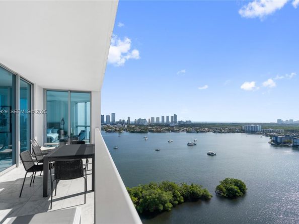 17111 Biscayne Blvd 2002, North Miami Beach FL 33160