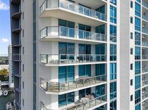 17111 Biscayne Blvd 2002, North Miami Beach FL 33160