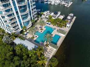 17111 Biscayne Blvd 2002, North Miami Beach FL 33160