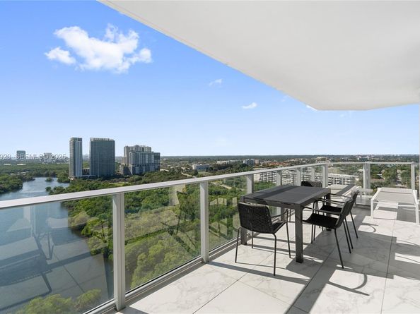 17111 Biscayne Blvd 2002, North Miami Beach FL 33160