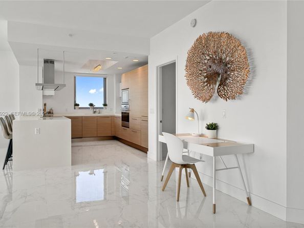 17111 Biscayne Blvd 2002, North Miami Beach FL 33160