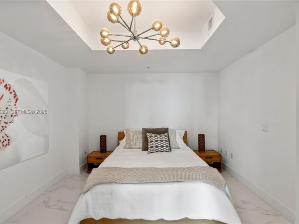 17111 Biscayne Blvd 2002, North Miami Beach FL 33160