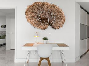 17111 Biscayne Blvd 2002, North Miami Beach FL 33160