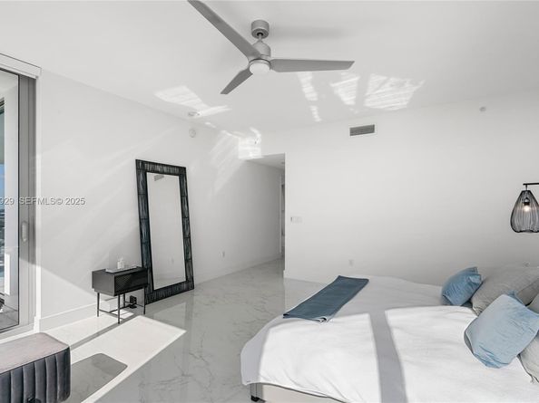 17111 Biscayne Blvd 2002, North Miami Beach FL 33160