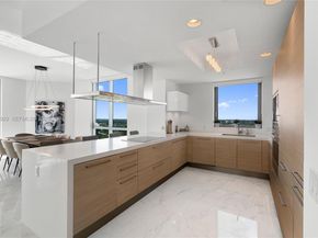 17111 Biscayne Blvd 2002, North Miami Beach FL 33160