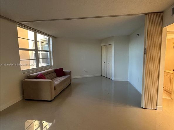 1100 Saint Charles Pl 308, Pembroke Pines FL 33026