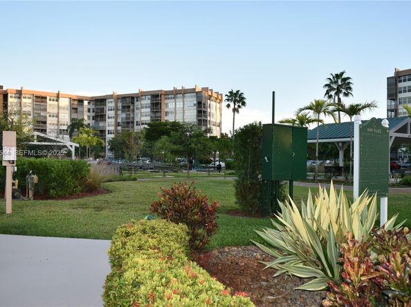 1100 Saint Charles Pl 308, Pembroke Pines FL 33026