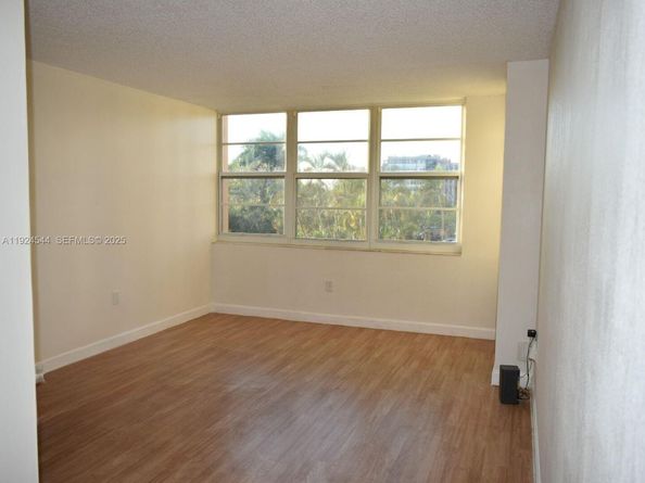 1100 Saint Charles Pl 308, Pembroke Pines FL 33026