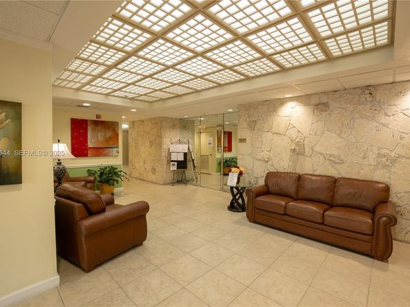 1100 Saint Charles Pl 308, Pembroke Pines FL 33026