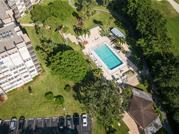 1100 Saint Charles Pl 308, Pembroke Pines FL 33026