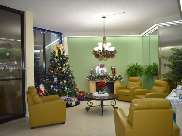 1100 Saint Charles Pl 308, Pembroke Pines FL 33026