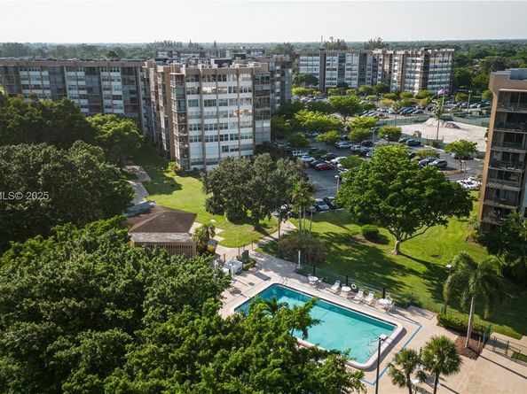 1100 Saint Charles Pl 308, Pembroke Pines FL 33026