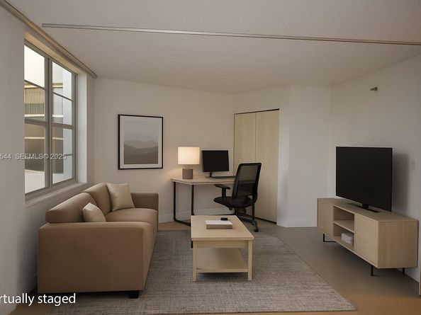 1100 Saint Charles Pl 308, Pembroke Pines FL 33026