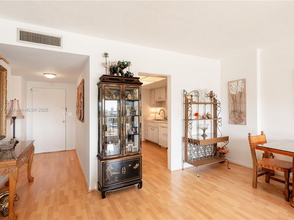 1700 NE 105th St 216, Miami Shores FL 33138