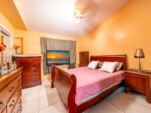 365 NW 198th St, Miami Gardens FL 33169